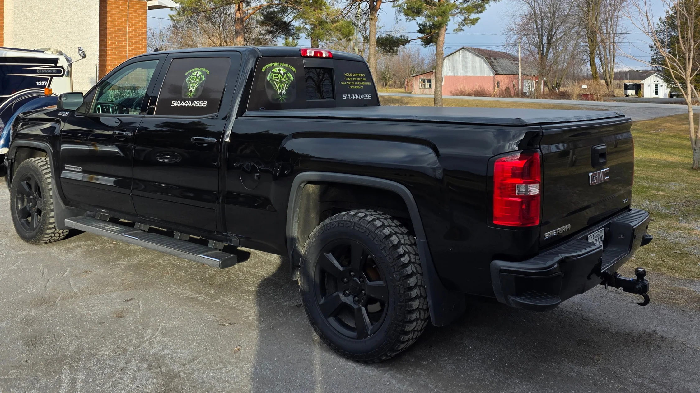 Camion de service Entretien Paysager PM avec équipement, vue arrière